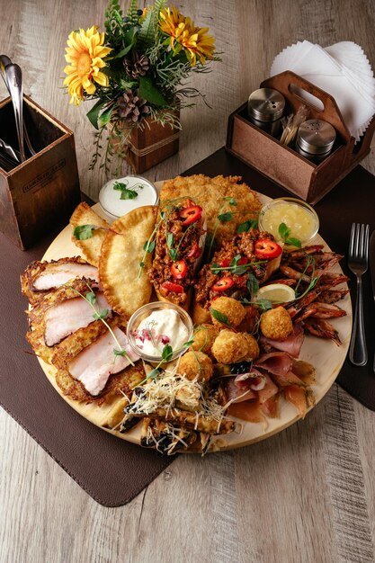 Zestaw dań z różnych kuchni